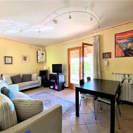 Confidence House Semesterbostad Gardone Riviera